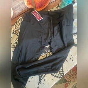 NWT Satina Yoga Leggjngs Plus Size XL-XXL Black Pockets Pilates Lounging Comfort